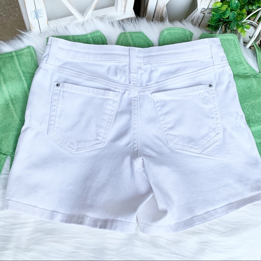 Highwaisted Shorts - Picture 2 of 6